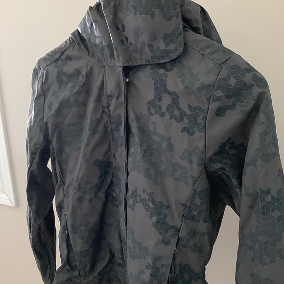 BENCH | Geometric-Print Jacket - Picture 2 of 4